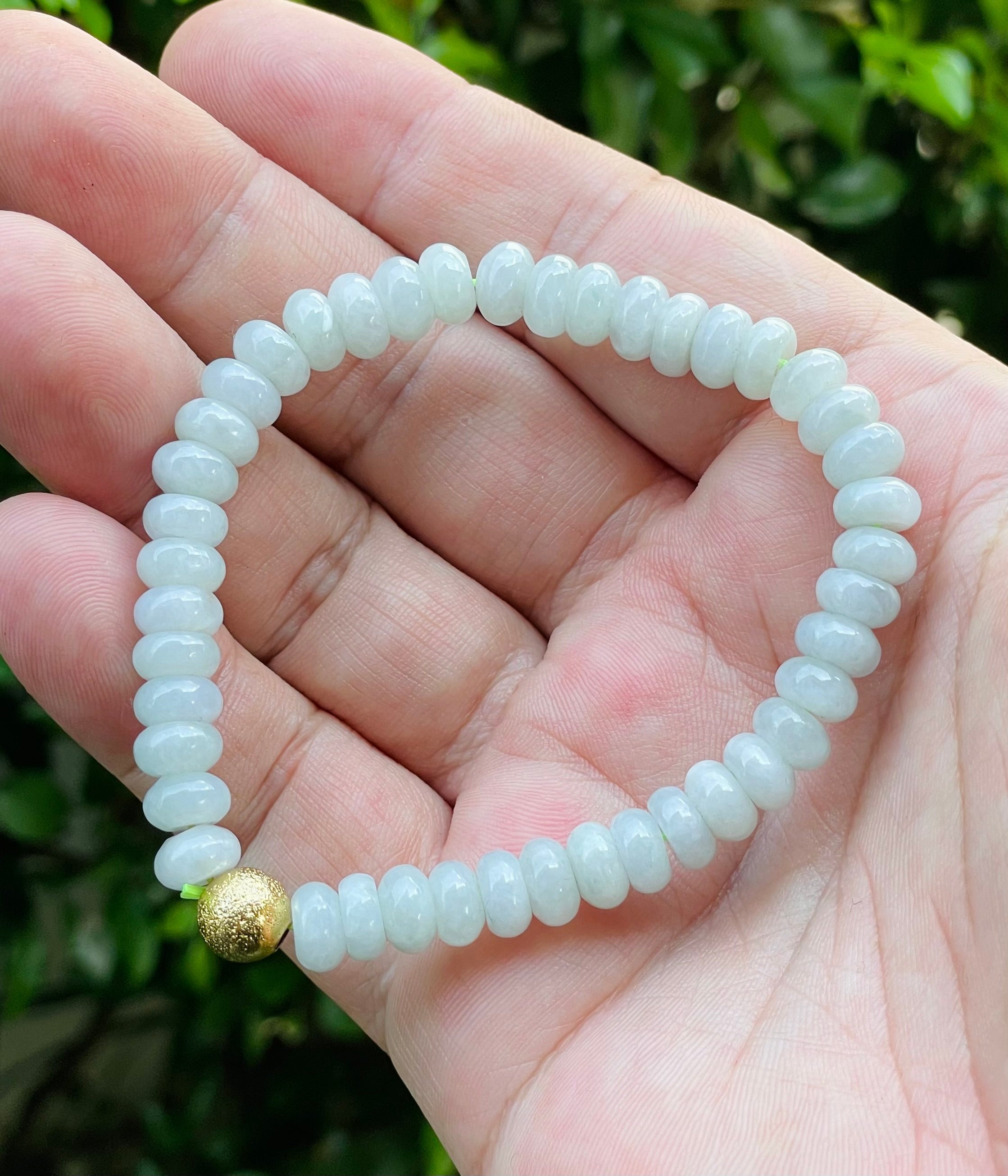 Natural Grade A Burmese Jadeite Jade Beaded Bracelet – Icy Apple Green With Gold Accent – 7.7mm – JBB166