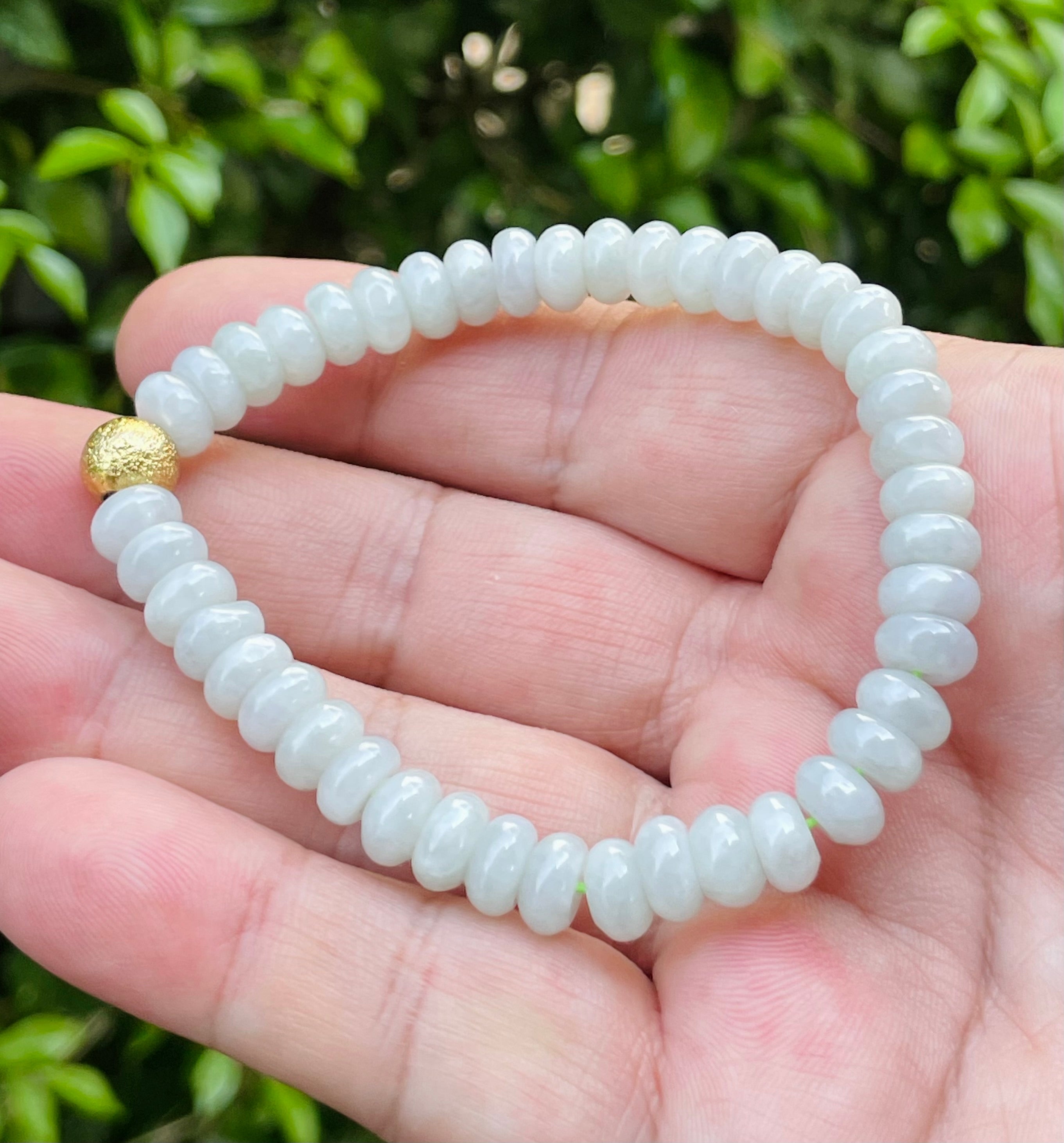 Natural Grade A Burmese Jadeite Jade Beaded Bracelet – Icy Apple Green With Gold Accent – 7.7mm – JBB166