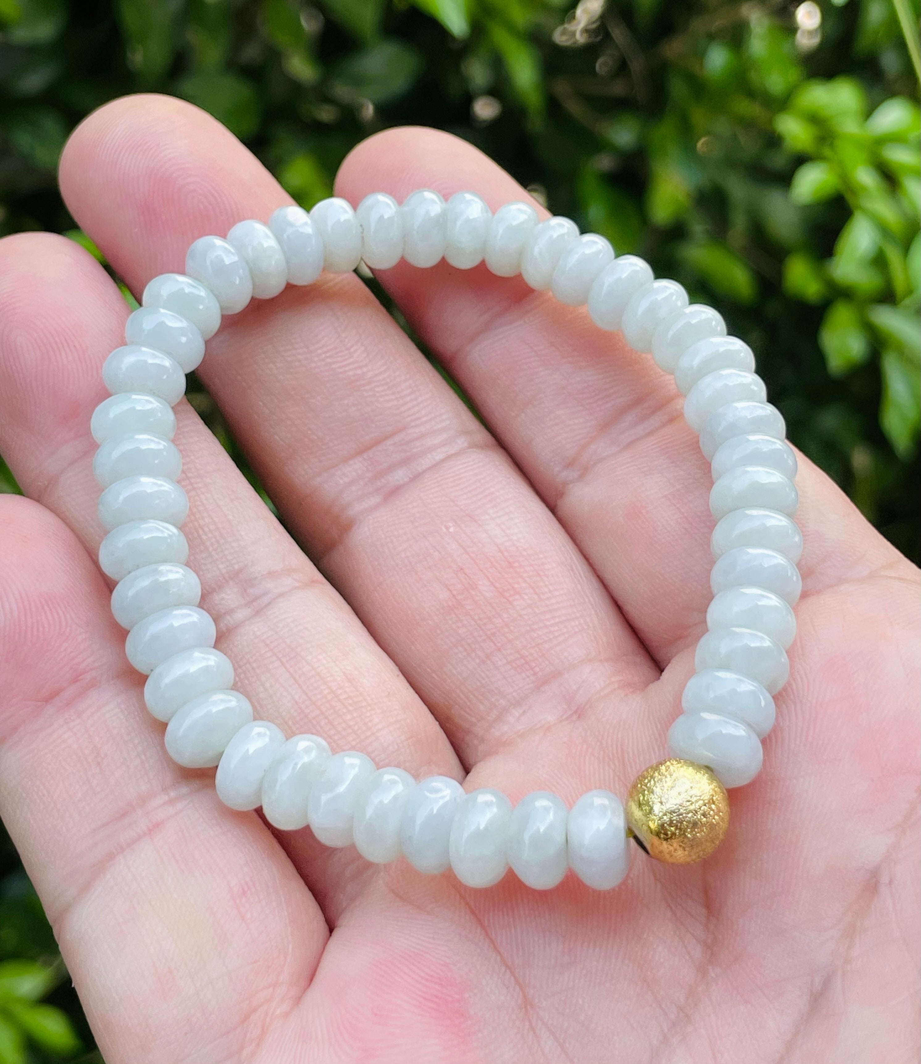 Natural Grade A Burmese Jadeite Jade Beaded Bracelet – Icy Apple Green With Gold Accent – 7.7mm – JBB166