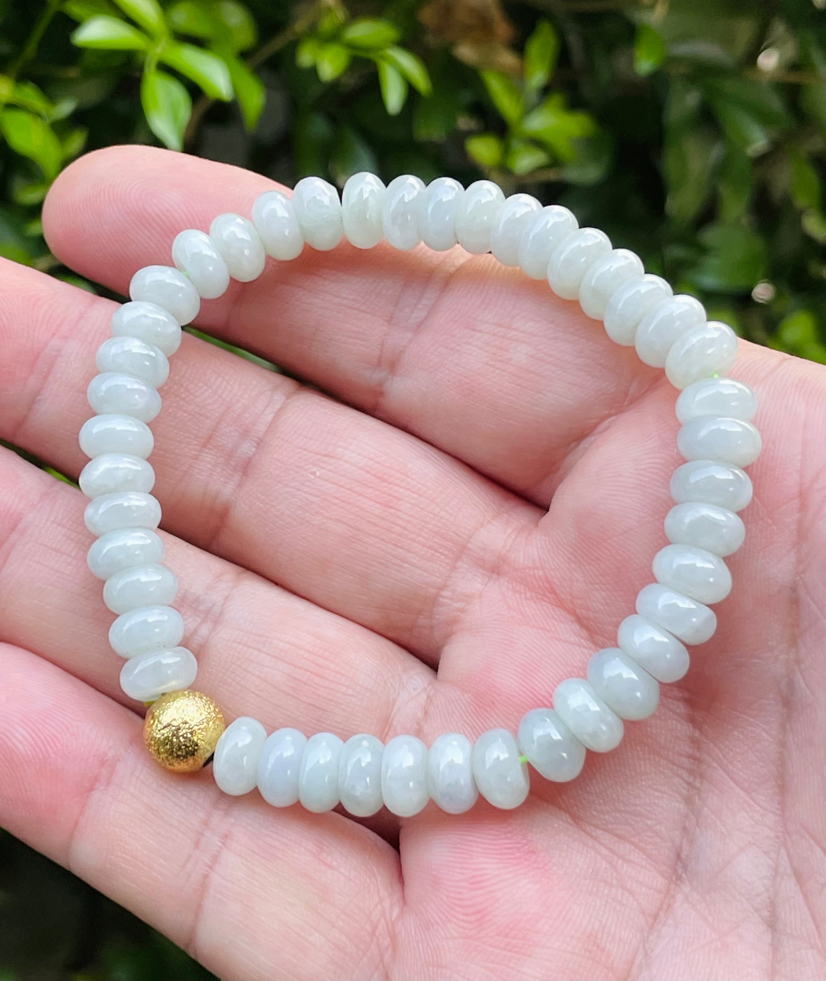 Natural Grade A Burmese Jadeite Jade Beaded Bracelet – Icy Apple Green with Gold Accent – 7.5mm – JBB169