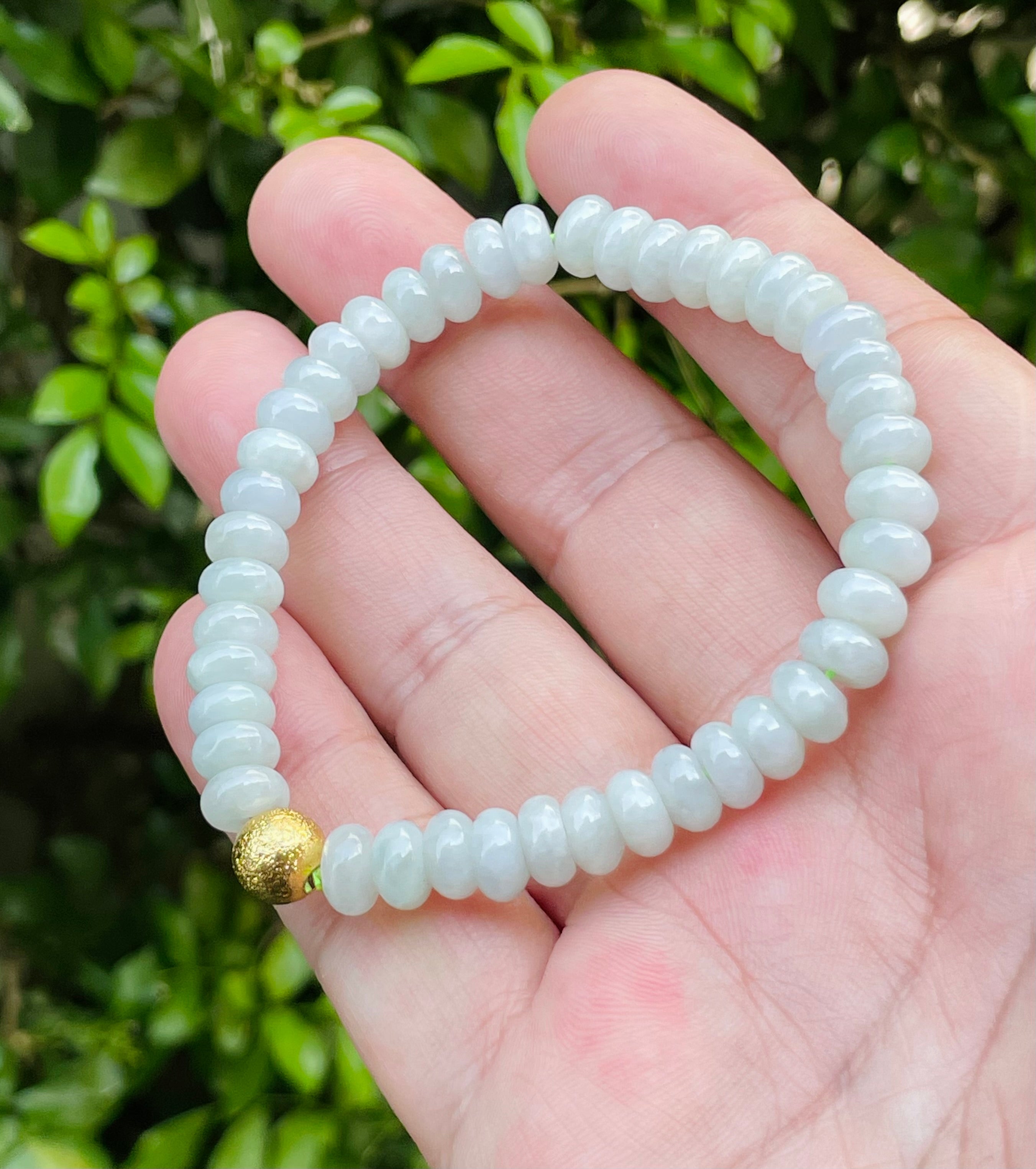 Natural Grade A Burmese Jadeite Jade Beaded Bracelet – Icy Apple Green with Gold Accent – 7.5mm – JBB169