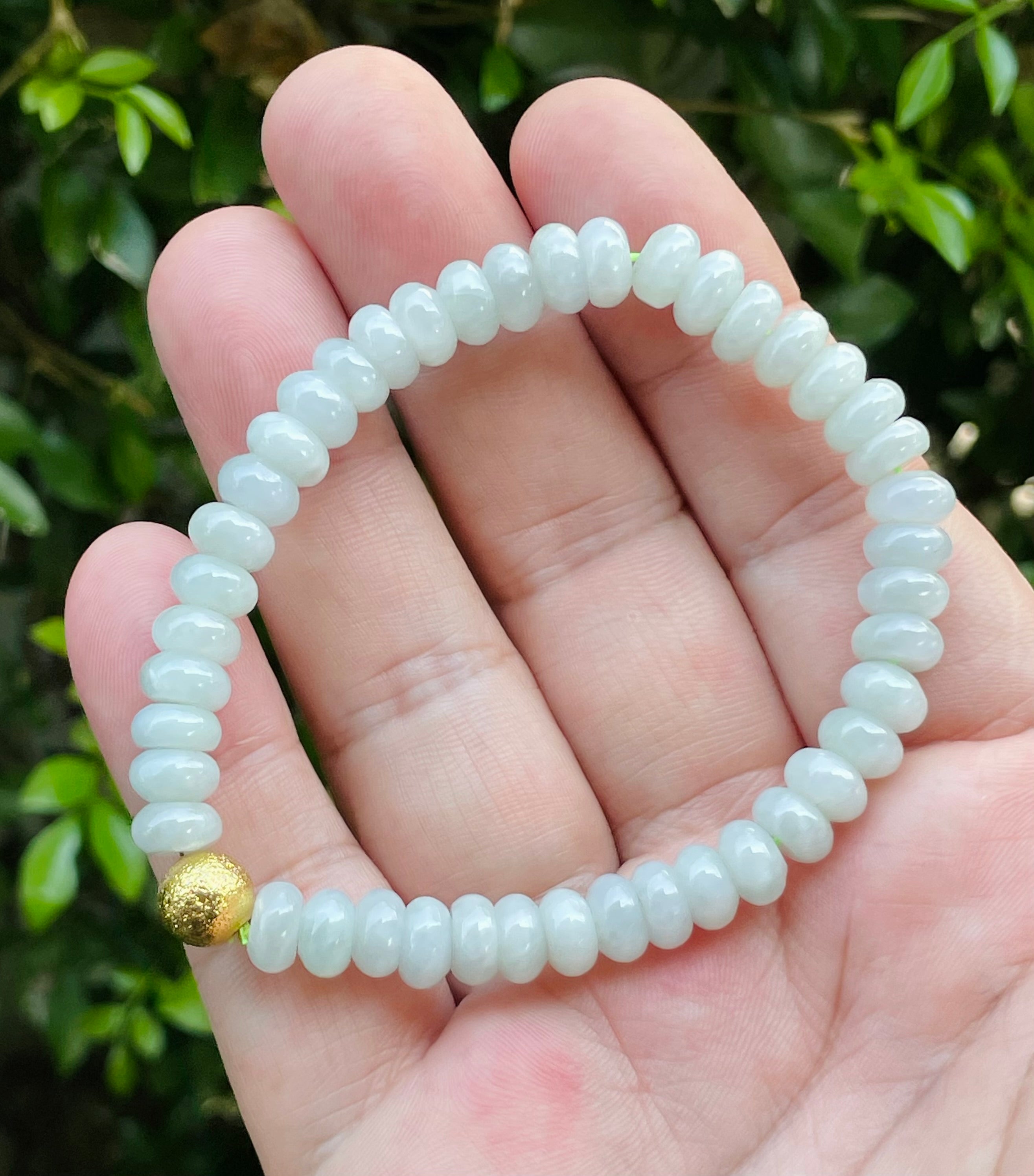 Natural Grade A Burmese Jadeite Jade Beaded Bracelet – Icy Apple Green with Gold Accent – 7.5mm – JBB169